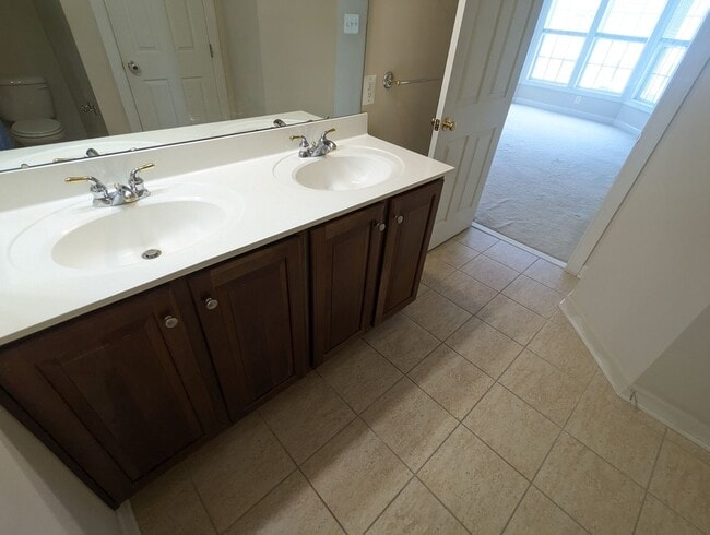 Building Photo - Two level condo in URBANA School District ...