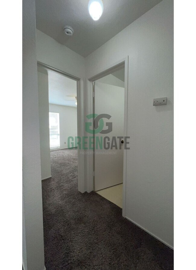 Building Photo - 3401 Winchester Ct