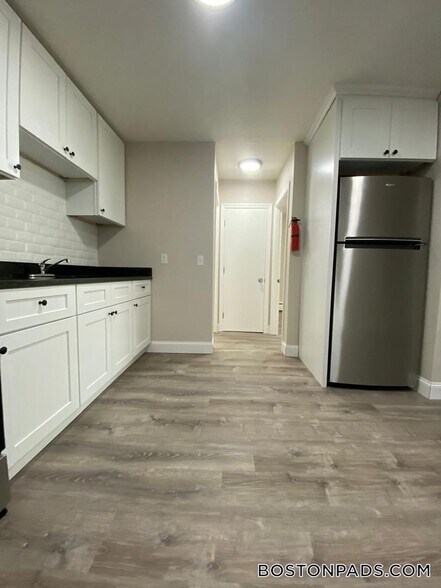 Building Photo - 24 Waugh St