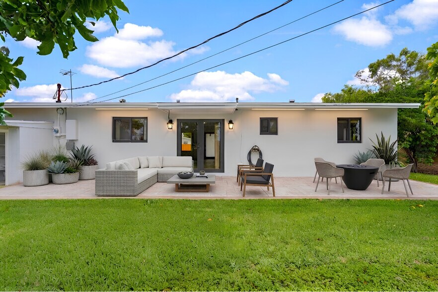 Building Photo - 5110 SW 106th Ave