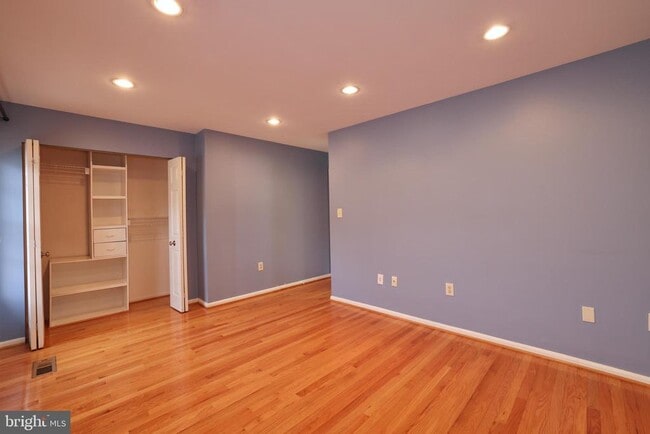 Building Photo - 935 S Rolfe St