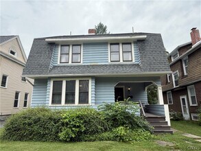 Building Photo - 936 Lancaster Ave