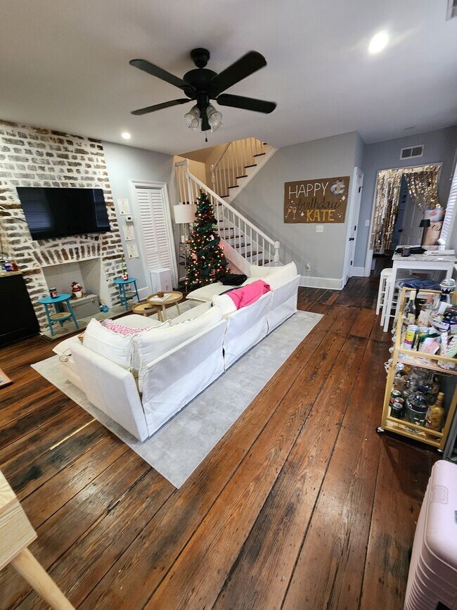 Building Photo - 109C