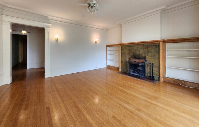 Building Photo - 5600 S Dorchester Ave