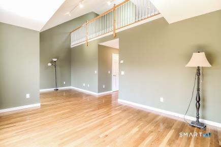 Building Photo - 26 Woodcrest Ln