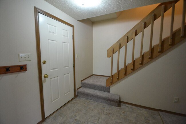 Building Photo - 2220 Piros Dr