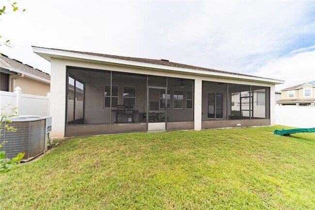 Building Photo - 2592 Isabela Terrace