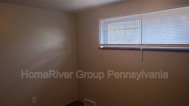 Building Photo - 1128 Kellinger Dr