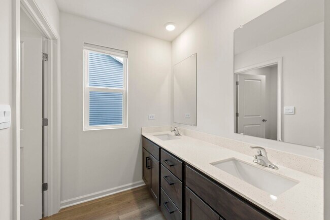 Building Photo - 13713 Sanibel St