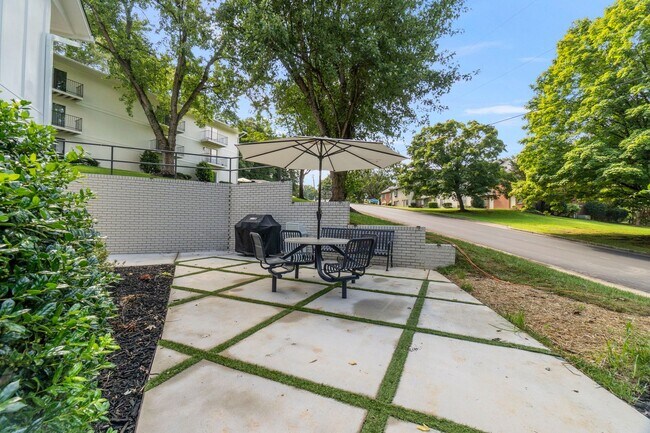 Building Photo - 1 Bed, 1 Bath Furnished Apartment  – Great Location & Amenities! Flexible Lease Terms Available