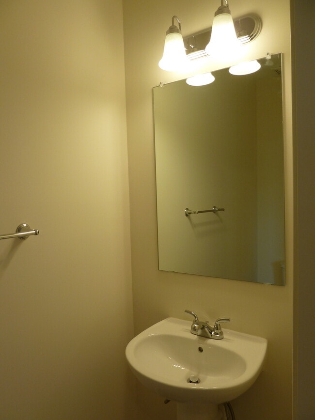 Building Photo - Beautiful Brick Home in Primrose Creek – B...