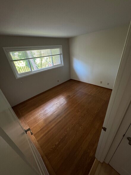 Building Photo - 1927 5th Ave