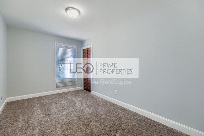 Building Photo - 677 Ira St SW