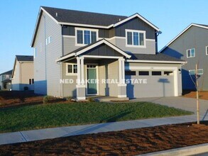 Building Photo - 4Bd/2.5 Ba Two Story Home - Available to View!