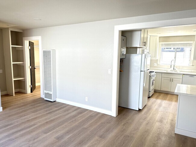 Building Photo - 3808