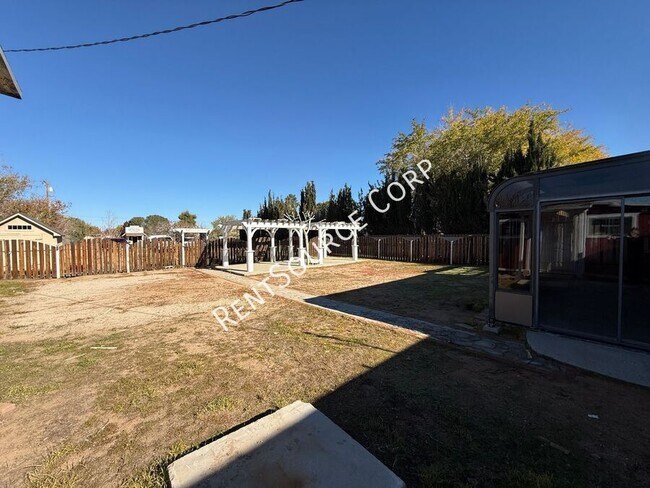 Building Photo - 4827 W Ave L 6