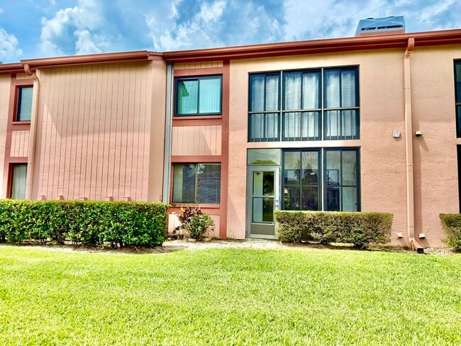 Building Photo - 141 Lakeside Dr