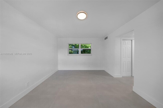 Building Photo - 5195 NE 18th Ave