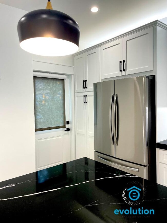 Building Photo - 8673 Golf Dr