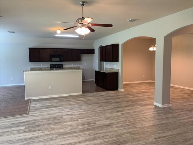 Building Photo - 805 Oakmont Dr