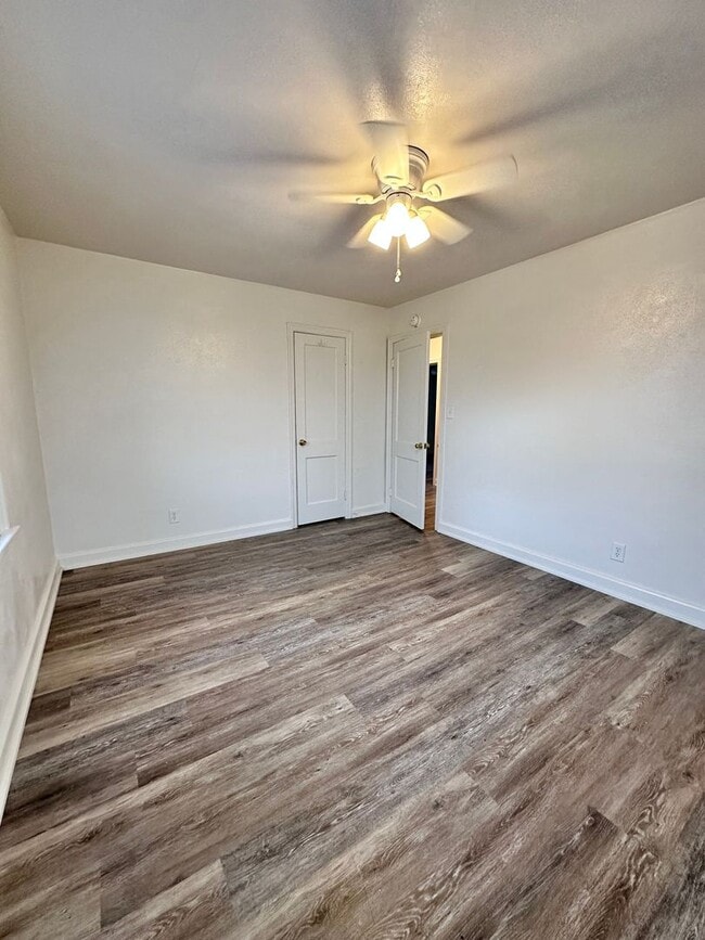 Building Photo - Willoughby Apartment-2 Bedroom