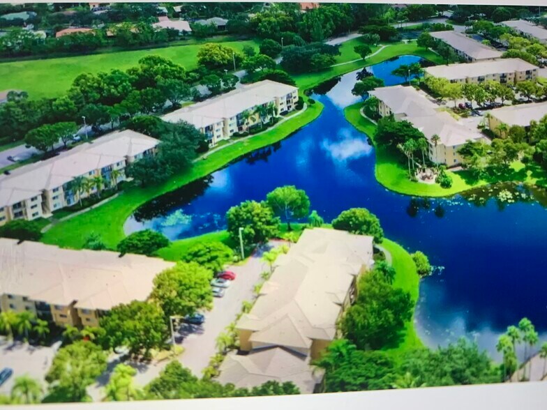 Building Photo - 900 Crestwood Ct S