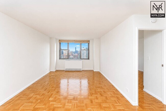 Building Photo - 301 E 79th St