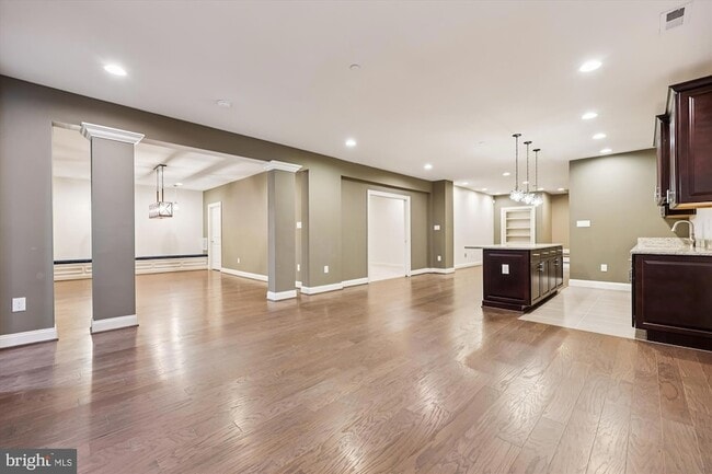 Building Photo - 448 Salk Cir