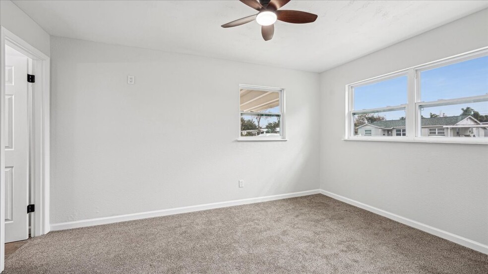 Building Photo - 4800 Key Largo Dr W