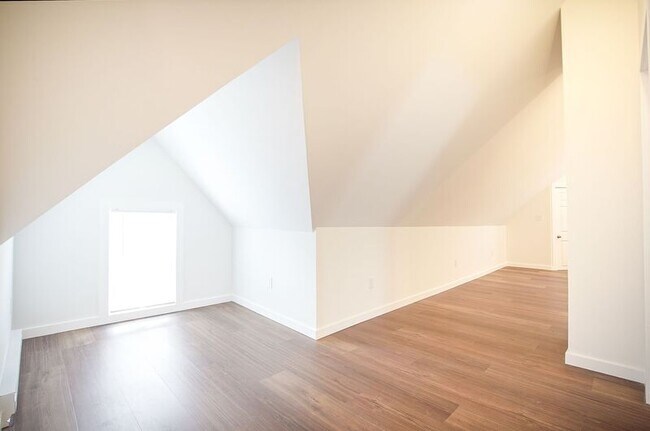 Building Photo - 42 E School St