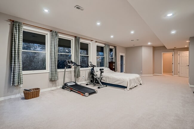 Building Photo - 7046 Forest Ridge Cir