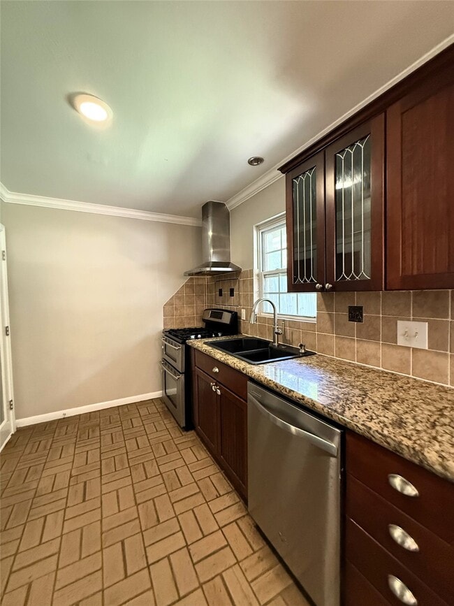 Building Photo - 9646 Meadowglen Ln