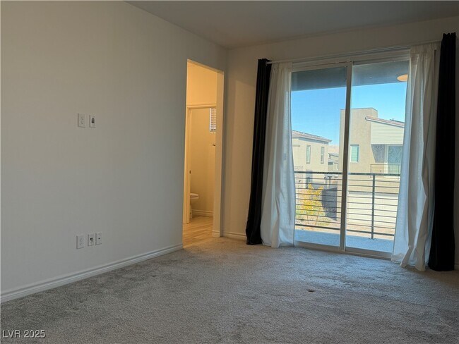 Building Photo - 8851 Flora Run Ave