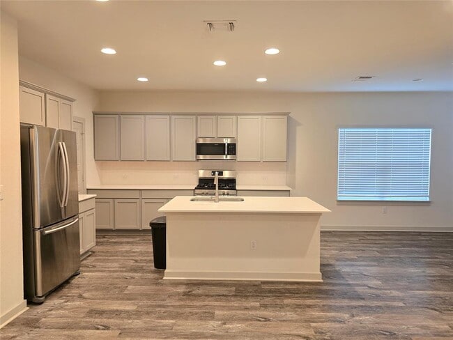 Building Photo - 10305 Fulton Ave