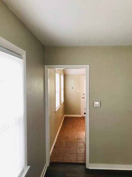 Building Photo - 4234 Elliot Ave