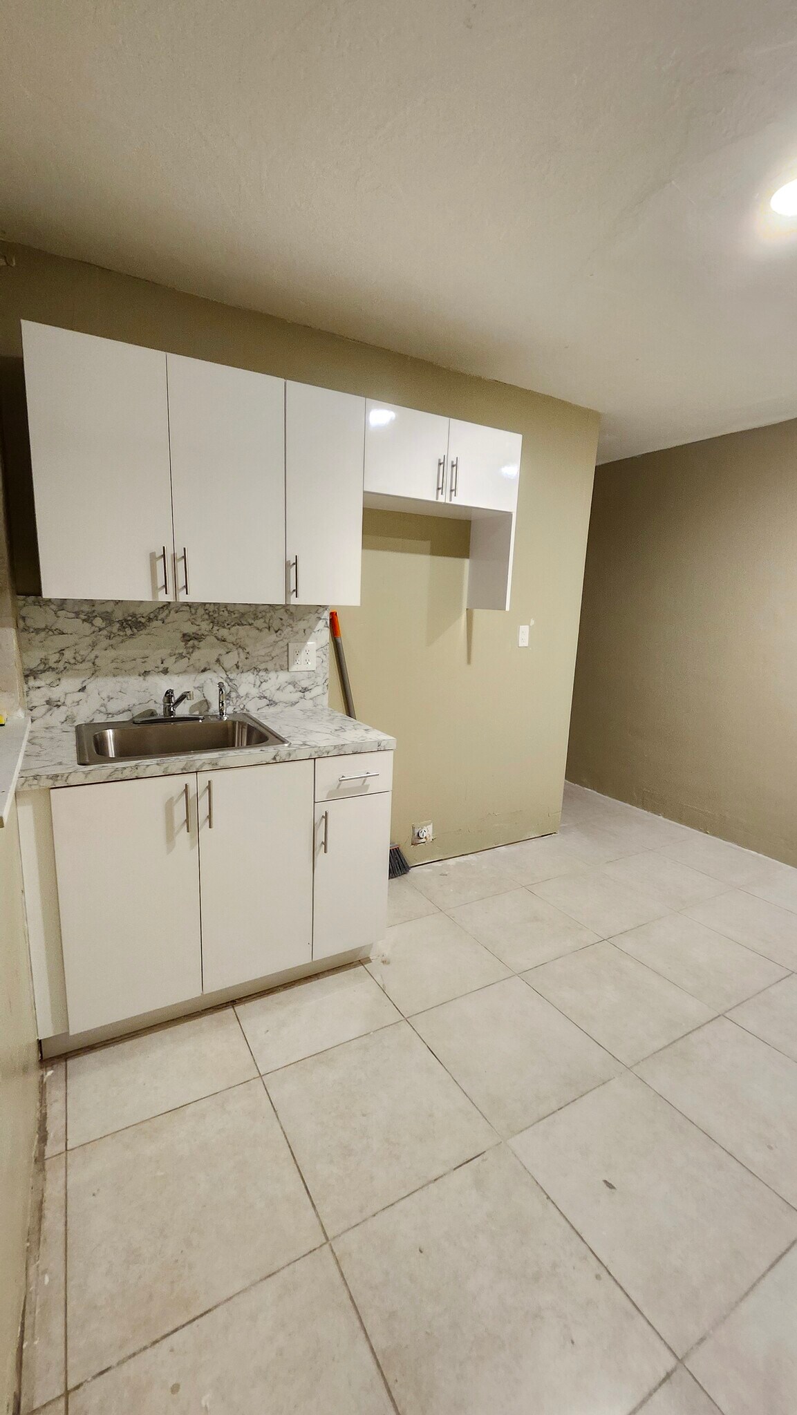 Building Photo - 628 SW Krome Ter