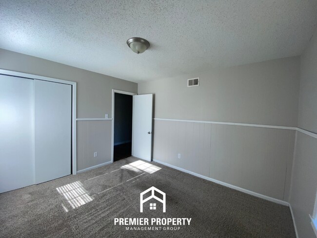 Building Photo - 3999 Hanna Dr