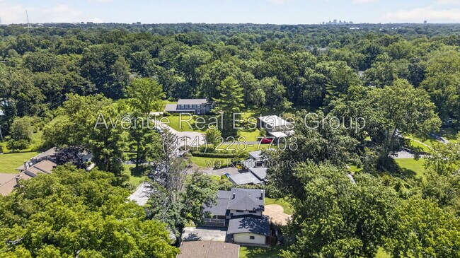 Building Photo - 6 The Knolls Ln