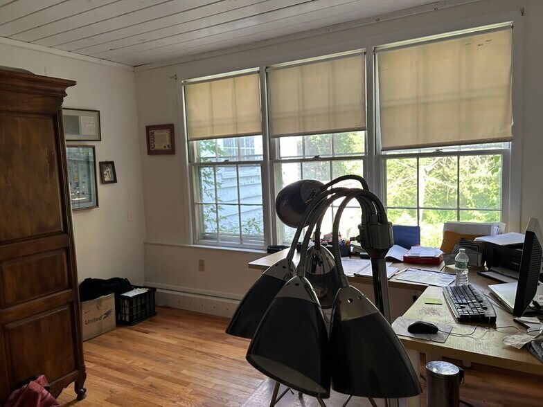 Building Photo - 89 Florida Hill Rd