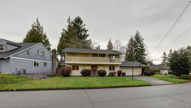 Building Photo - Bright spacious 4-bedroom 2.5 bath home in Bellevue