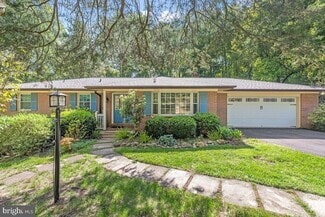 Building Photo - 39225 Foxhill Rd