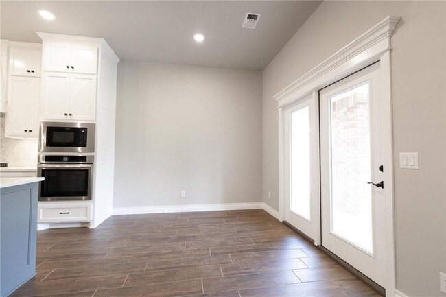 Building Photo - **Gorgeous Newer Build! 4 Bed 3 Bath**