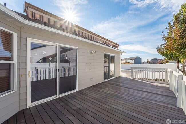 Building Photo - Beautiful 2 Bedroom home with detached shop!