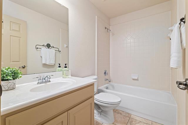 Building Photo - 5766 Wellington Ln