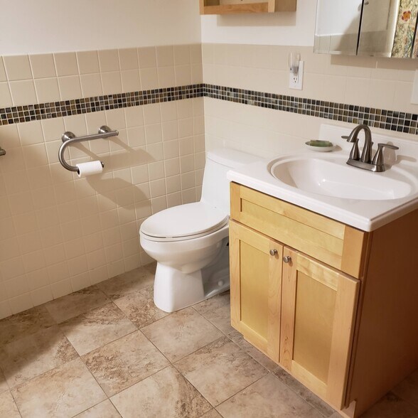 Building Photo - 10 Andrew Dr