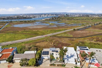 Building Photo - 8120 Billowvista Dr