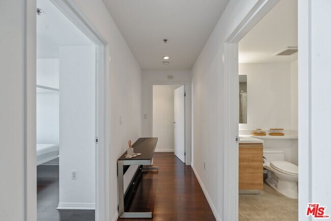 Building Photo - 3785 Wilshire Blvd