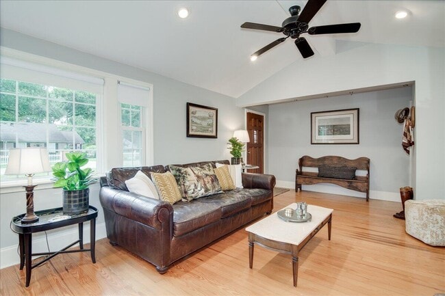 Building Photo - 452 Powderhouse Rd SE