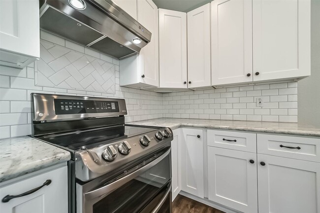 Building Photo - 6219 Summerville Ln