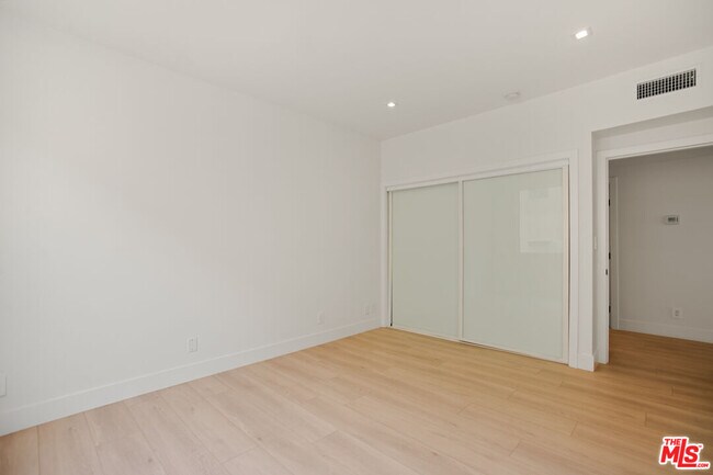 Building Photo - 10630 Wilkins Ave